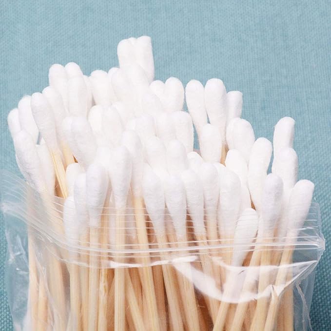 Cotton Swabs, 900 Count Bamboo Sticks Cotton Swabs with a Clear Dispenser Holder Cotton Buds with Wooden Handles For Ears Makeup or Nails Personal Care