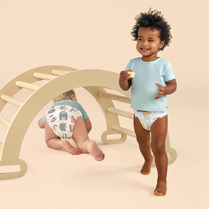 The Honest Company Clean Conscious Diapers for Delicate Skin | Up to 100% Leakproof | Hypoallergenic, Fragrance Free | Gender Neutral | Club Box, Size 5 (27+ lbs), 44 Count (Prints May Vary)