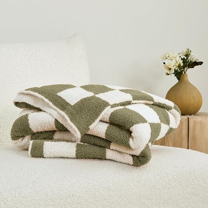 CozeCube Super Soft Fullfy Microfiber Reversible Knitted Blankets, Warm Cozy Fuzzy Plush Throw, Olive Green and White Checkered Throw Blanket for Couch Bed Sofa, 50" x 60"