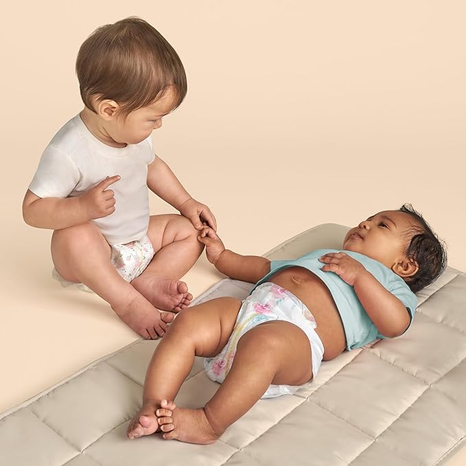The Honest Company Clean Conscious Diapers for Delicate Skin Up to 100% Leakproof Hypoallergenic Fragrance-Free Baby Girl Prints Club Box Size Newborn 72 Count (Prints May Vary)