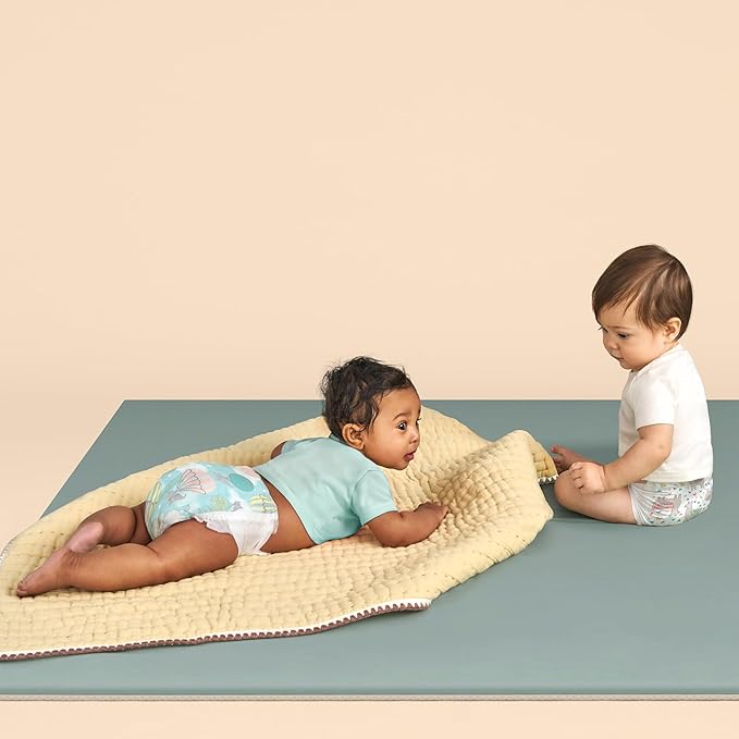 The Honest Company Clean Conscious Diapers for Delicate Skin Up to 100% Leakproof Hypoallergenic Fragrance-Free Baby Gender Neutral Prints Club Box Size Newborn 72 Count (Prints