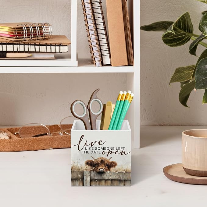 DILSJ Inspirational Highland Cow 1 Compartment Pen Pencil Holder for Desk,Highland Cow Gifts, Live Like Someone Left the Gate Open Wooden Box Signs Organizer for Home Office Desk Tabletop Decoration