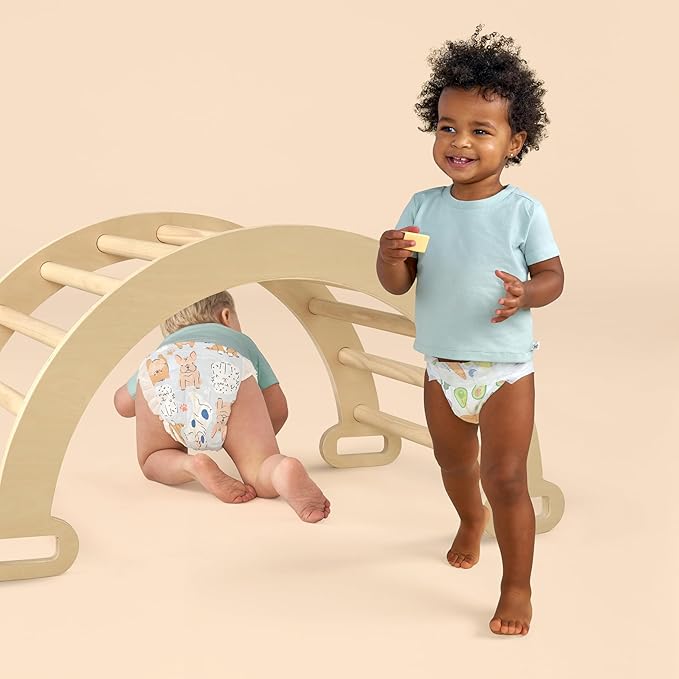 The Honest Company Clean Conscious Diapers for Delicate Skin | Up to 100% Leakproof | Hypoallergenic, Fragrance Free | Gender Neutral | Super Club Box, Size 6 (35+ lbs), 68 Count (Prints May Vary)