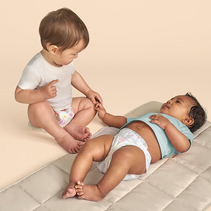 The Honest Company Clean Conscious Diapers for Delicate Skin Up to 100% Leakproof Hypoallergenic Fragrance-Free Baby Girl Prints Club Box Size 1 (8–14 lbs) 78 Count (Prints May