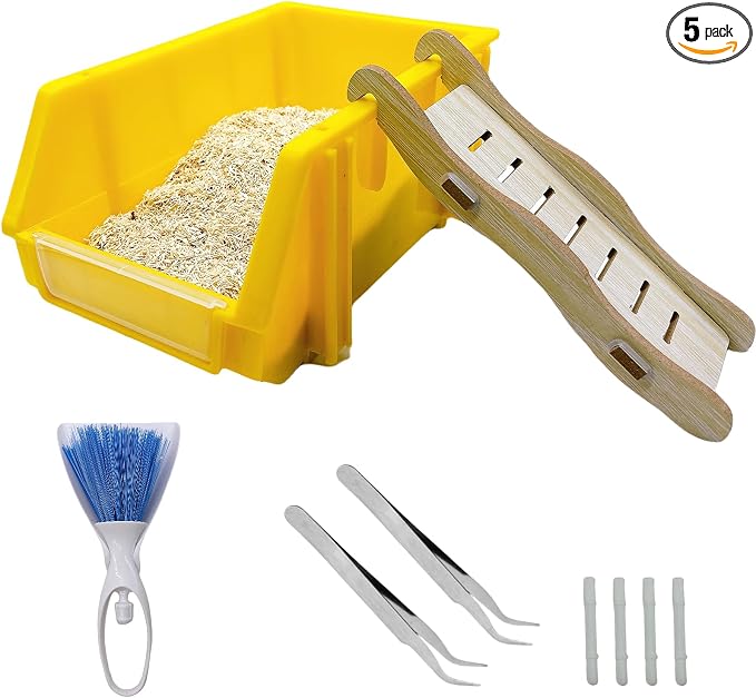 Reptile Digging Box Plastic Leopard Gecko Burrowing Habitat Hide Box with Wooden Ladder Compatible with Terrariums Tailored for Juvenile Bearded Dragons and Snake in Compact Setups (Yellow)