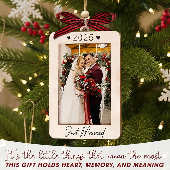 Just Married Picture Frame Ornament 2025 - Wedding Gifts for Newlyweds - Just Married Ornaments 2025 - First Christmas Married Ornament 2025 - Newlyweds Gifts For Couples - Mr And Mrs Wedding Gift