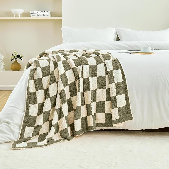 CozeCube Super Soft Fullfy Microfiber Reversible Knitted Blankets, Warm Cozy Fuzzy Plush Throw, Olive Green and White Checkered Throw Blanket for Couch Bed Sofa, 60" x 80"