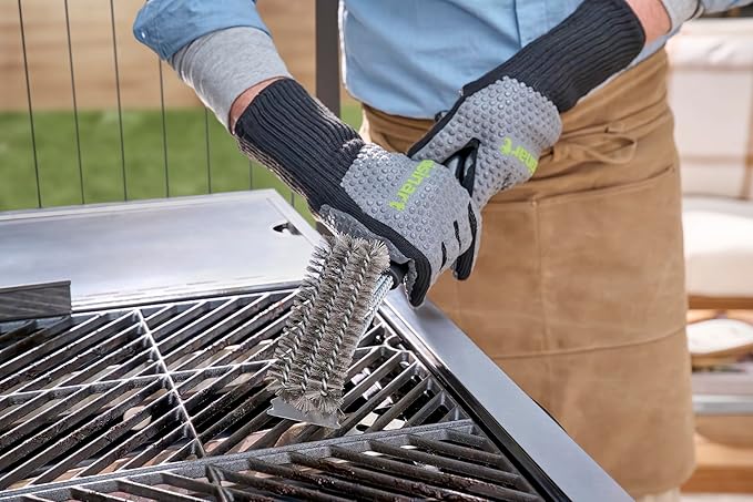 Cuisinart Triple Bristle Brush with Scraper, 17” Triple Row Stainless Steel Grill Brush for All Grates Quick Grill Cleaning, Comfortable Grip Grill Cleaner Perfect for BBQs, Cookouts & Tailgates