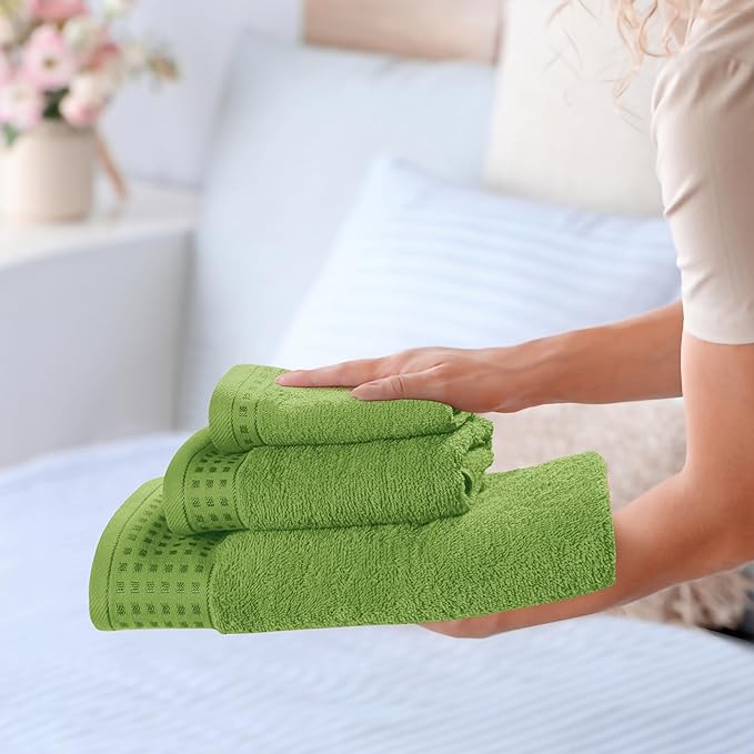 GLAMBURG Ultra Soft 3 Pack Cotton Towel Set, Contains a Bath Towel 28x55 inch, a Hand Towel 16x24 inch & a Wash Coth 12x12 inch, Ideal Everyday use, Compact & Lightweight - Kiwi Green