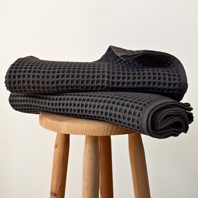 PÜSKÜL Premium Waffle Bath Towels Set of 2 - Organic 100% Turkish Cotton Bath Towel - Quick Dry, Absorbent, Light, Thin, 32x63 Large Waffle Towels for Bathroom (Dark Gray Bath Towels - Pack of 2)
