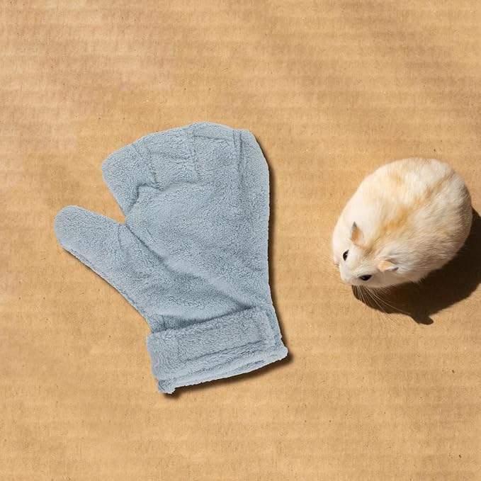 Pet Training Glove for Hamster Calming Bite Resistance Coral Fleece | 23.50 X 19.50x1.50cm Size, Universal Fit for Grooming and Pet Care, Suitable for Ferret and Hedgehog