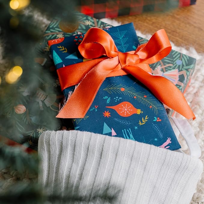 Bee's Wrap Reusable Organic Cotton Fabric Wrapping Paper, Eco Friendly Furoshiki Gift Wrap, Set of 4 Fabric Wraps, Winter Wonderland