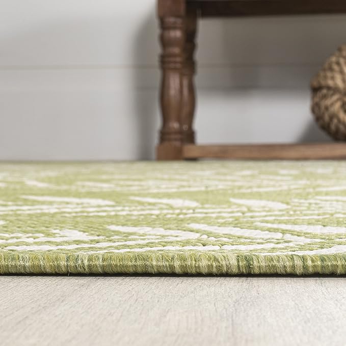JONATHAN Y Palm Frond Indoor Outdoor Area Rug 4X6 Green/Cream, Nevis for Backyard, Patio, Porch, Easy-Cleaning, High Traffic, Pet-Friendly, Non-Shedding (SMB119D-4)