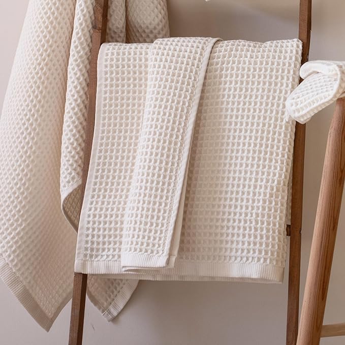 PÜSKÜL Premium Waffle Bath Towels Set of 2 - Organic 100% Turkish Cotton Bath Towel - Quick Dry, Absorbent, Light, Thin, 32x63 Large Waffle Towels for Bathroom (Natural Beige Bath Towels - Pack of 2)