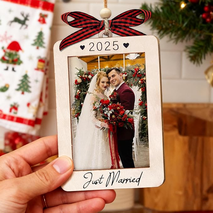 Just Married Picture Frame Ornament 2025 - Wedding Gifts for Newlyweds - Just Married Ornaments 2025 - First Christmas Married Ornament 2025 - Newlyweds Gifts For Couples - Mr And Mrs Wedding Gift