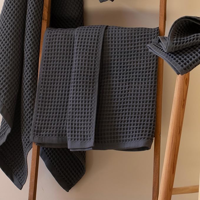PÜSKÜL Premium Waffle Bath Towels Set of 2 - Organic 100% Turkish Cotton Bath Towel - Quick Dry, Absorbent, Light, Thin, 32x63 Large Waffle Towels for Bathroom (Dark Gray Bath Towels - Pack of 2)