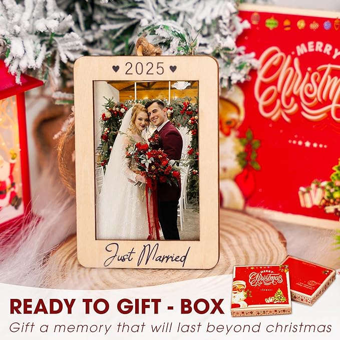 Just Married Picture Frame Ornament 2025 - Wedding Gifts for Newlyweds - Just Married Ornaments 2025 - First Christmas Married Ornament 2025 - Newlyweds Gifts For Couples - Mr And Mrs Wedding Gift