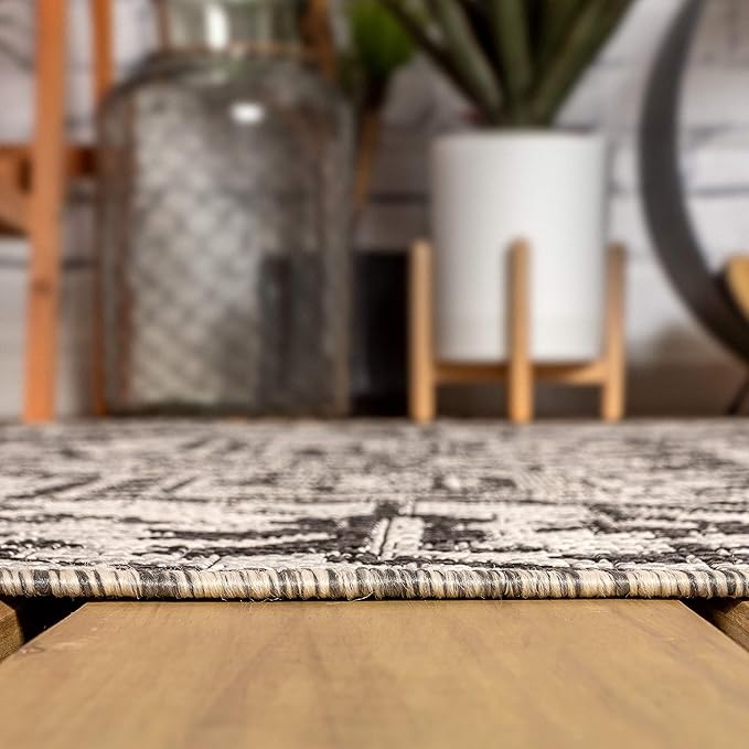 JONATHAN Y Boho Medallion Indoor Outdoor Round Area Rug 4 Ft Black/Gray, Estrella Textured Weave for Backyard, Patio, Porch, Easy-Cleaning, High Traffic, Pet-Friendly, Non-Shedding (SMB105D-4R)