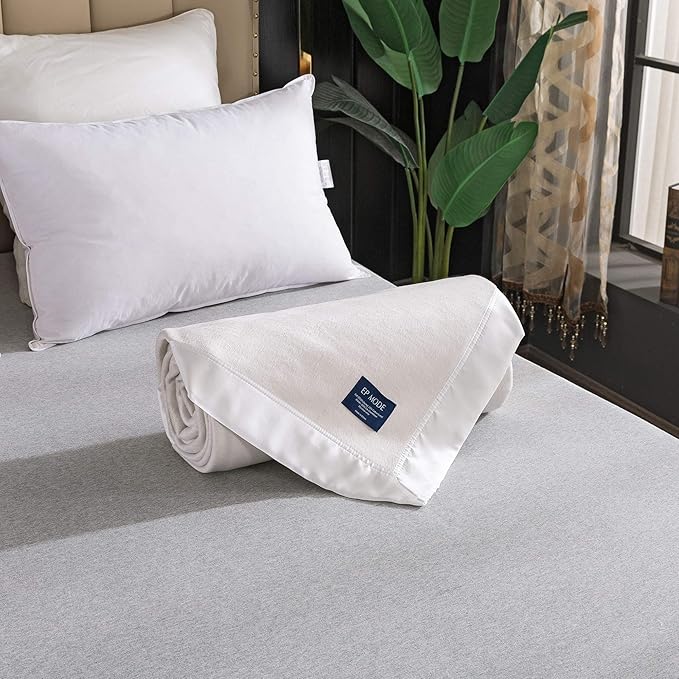 EP Mode Luxury Mulberry Silk Blanket with Silk Charmeuse Border (Whisper White, Twin 66" x 88")