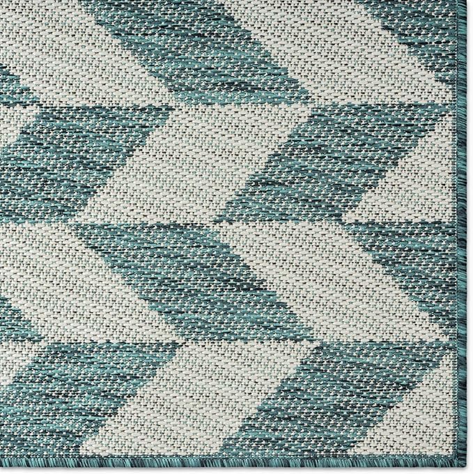 Nicole Miller New York Patio Country Calla Contemporary Herringbone Indoor/Outdoor Area Rug, Green/Cream, 5'2"x7'2"
