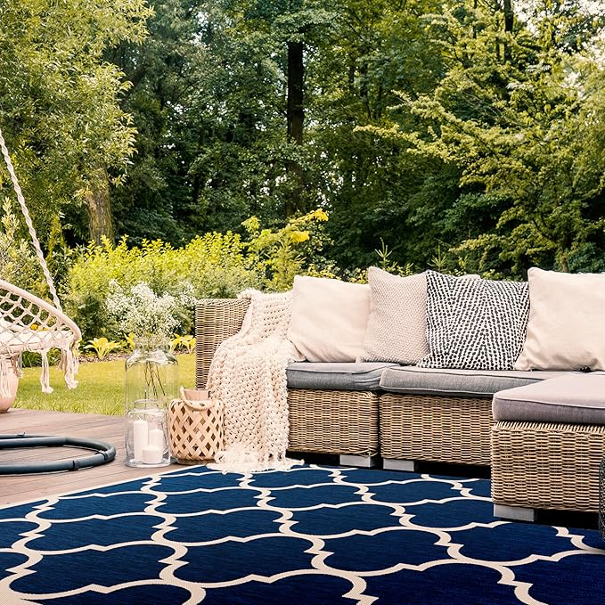 SAFAVIEH Washable Rug Outdoor Courtyard Collection - 9' x 12', Navy & Beige, Non-Shedding & Easy Cleaning, Ideal for Patio, Backyard, Mudroom (CY6914-268)
