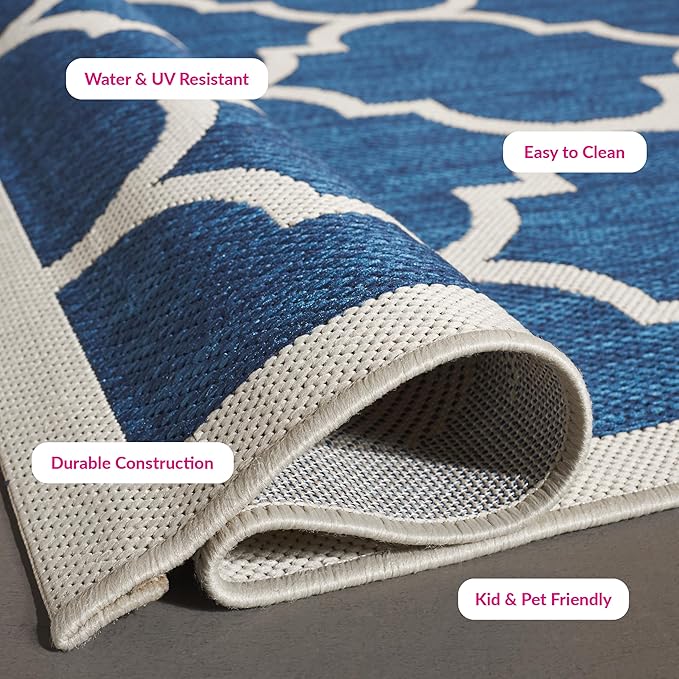 SAFAVIEH Washable Rug Outdoor Courtyard Collection - 4' Square, Navy & Beige, Non-Shedding & Easy Cleaning, Ideal for Patio, Backyard, Mudroom (CY6914-268)