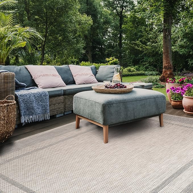 SAFAVIEH Washable Rug Outdoor Courtyard Collection - 9' x 12', Beige & Black, Non-Shedding & Easy Cleaning, Ideal for Patio, Backyard, Mudroom (CY8477-36612)