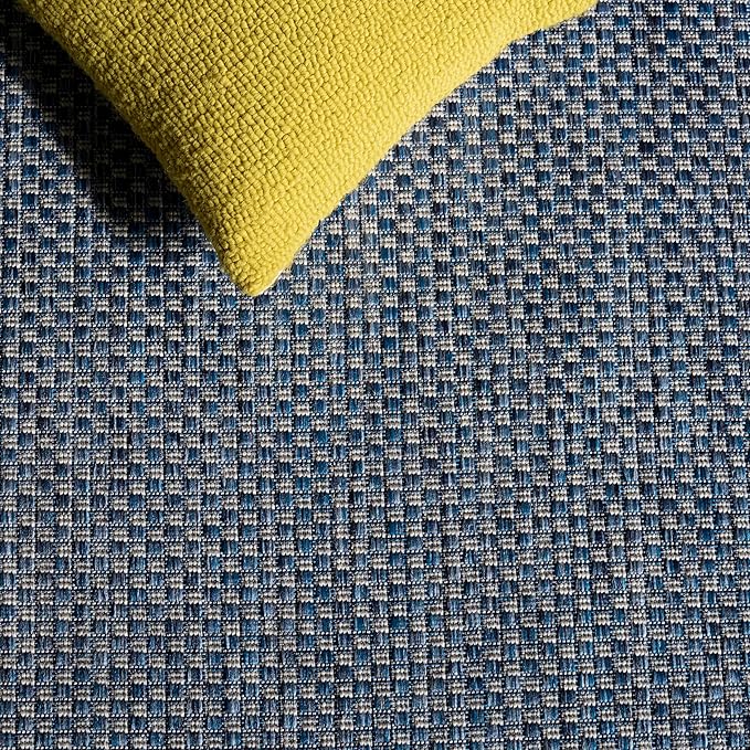 SAFAVIEH Washable Rug Outdoor Courtyard Collection - 4' Round, Navy & Grey, Non-Shedding & Easy Cleaning, Ideal for Patio, Backyard, Mudroom (CY8521-36821)